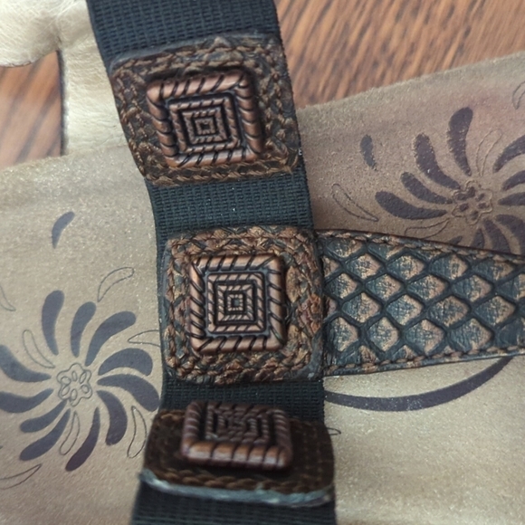 Abeo textured metallic neutral leather t strap thong sandals Cork bed. Sz 9 - Picture 3 of 9